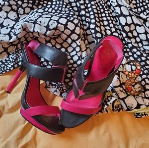 NWOT BCBG Paris Black + Pink Heels